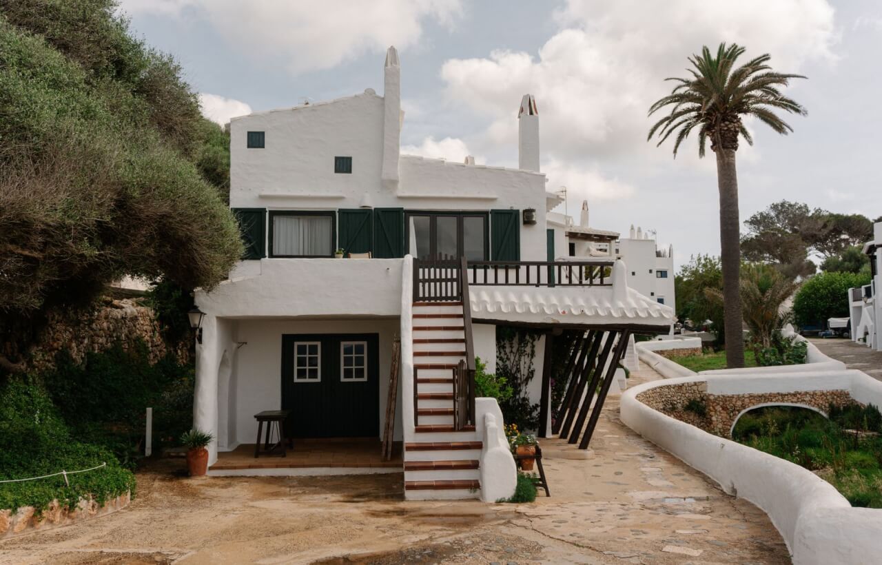 Alojamiento con perro en Menorca: precios reales y cómo encontrar el adecuado