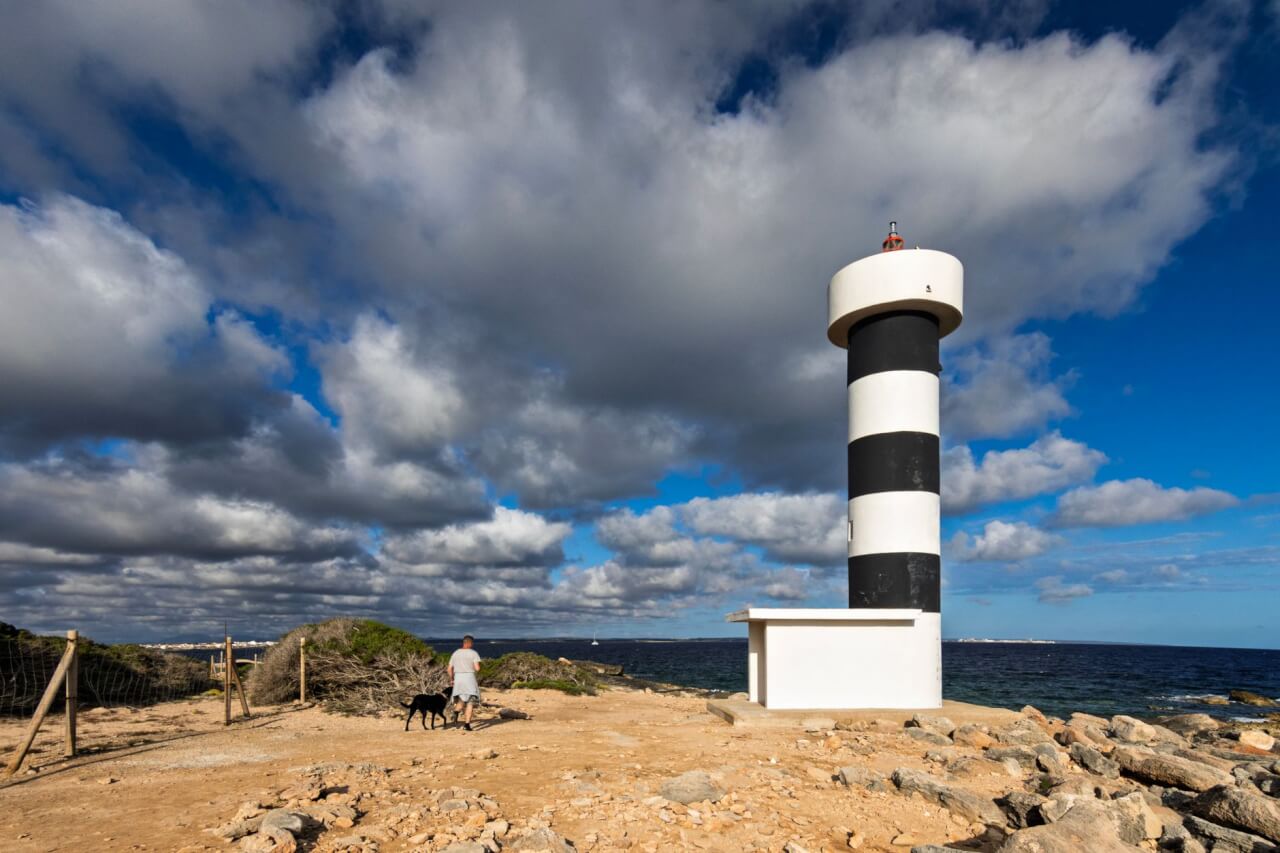 Playas para Perros en Menorca: Guía Completa 2024 con Normativas