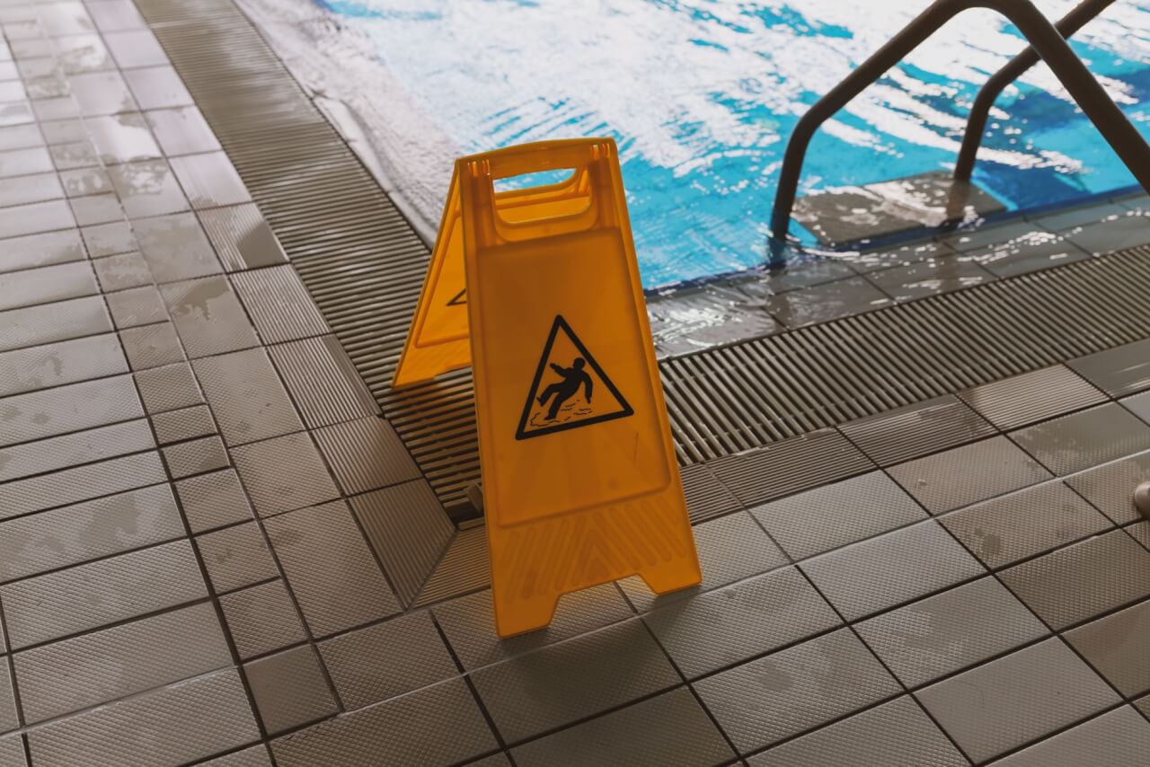 Le protocole complet pour traiter une piscine verte sans produits chimiques lourds