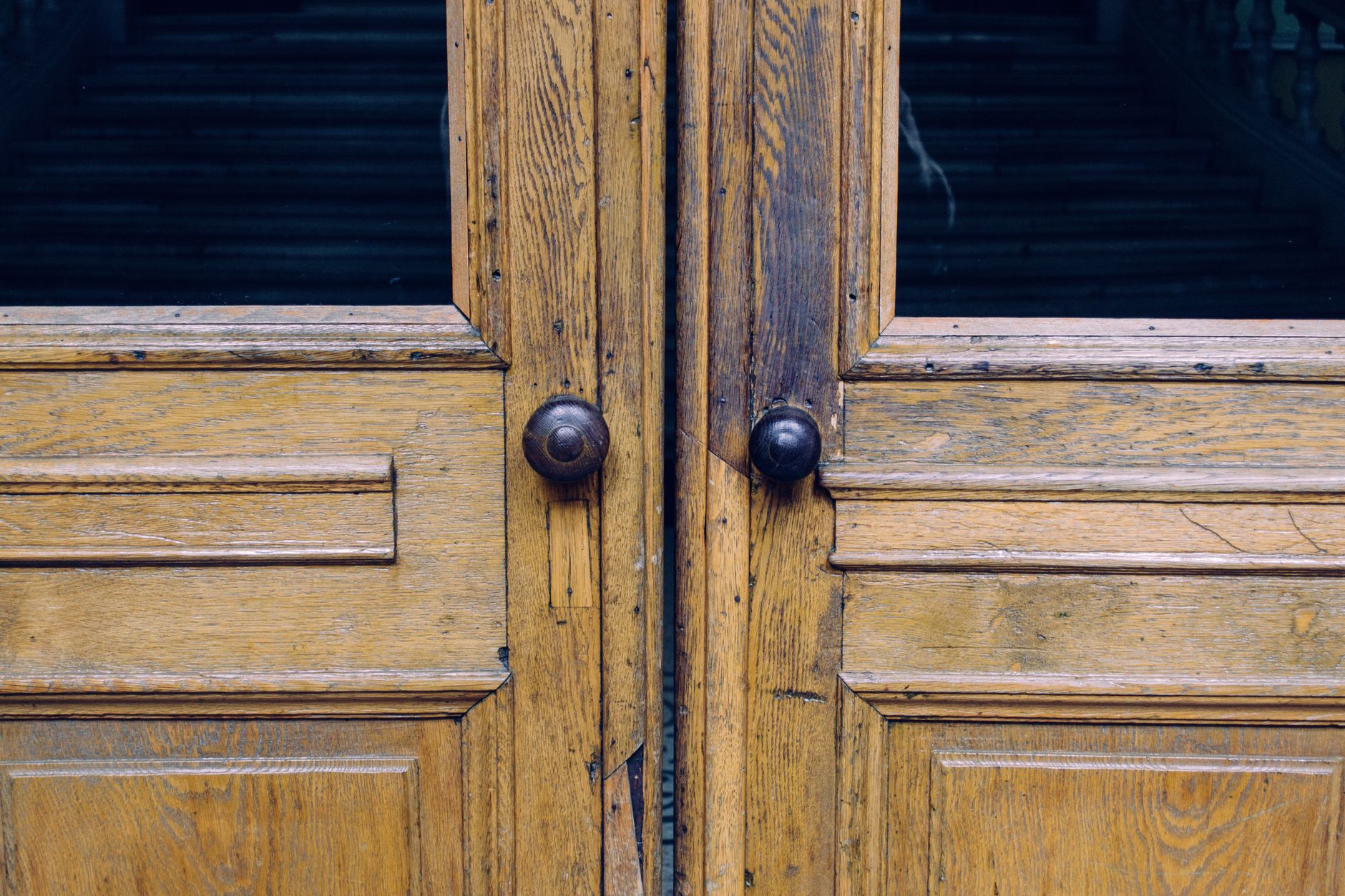 Le jambage en menuiserie : montants de portes et de fenêtres
