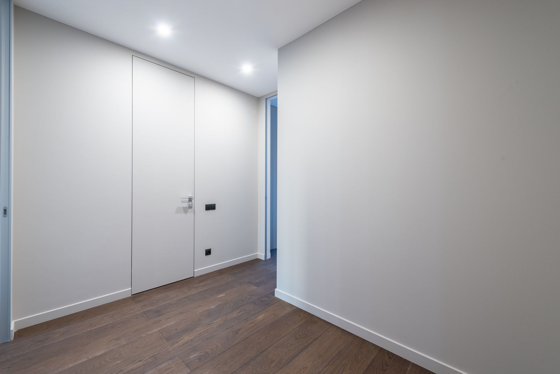 Pourquoi la question des plinthes de la même couleur que le mur se pose autant