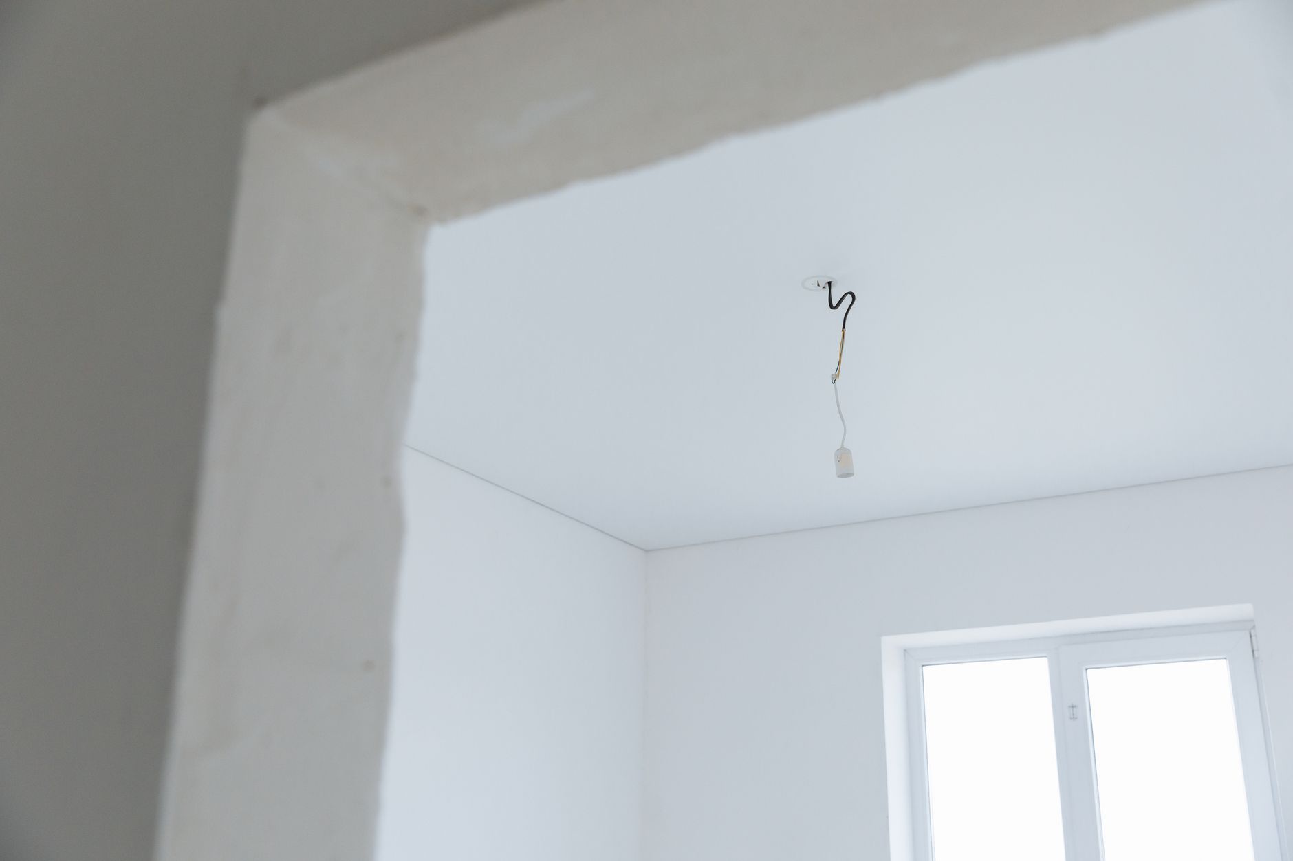 Plafond Bois et Plâtre : Guide Complet de Rénovation et d'Entretien