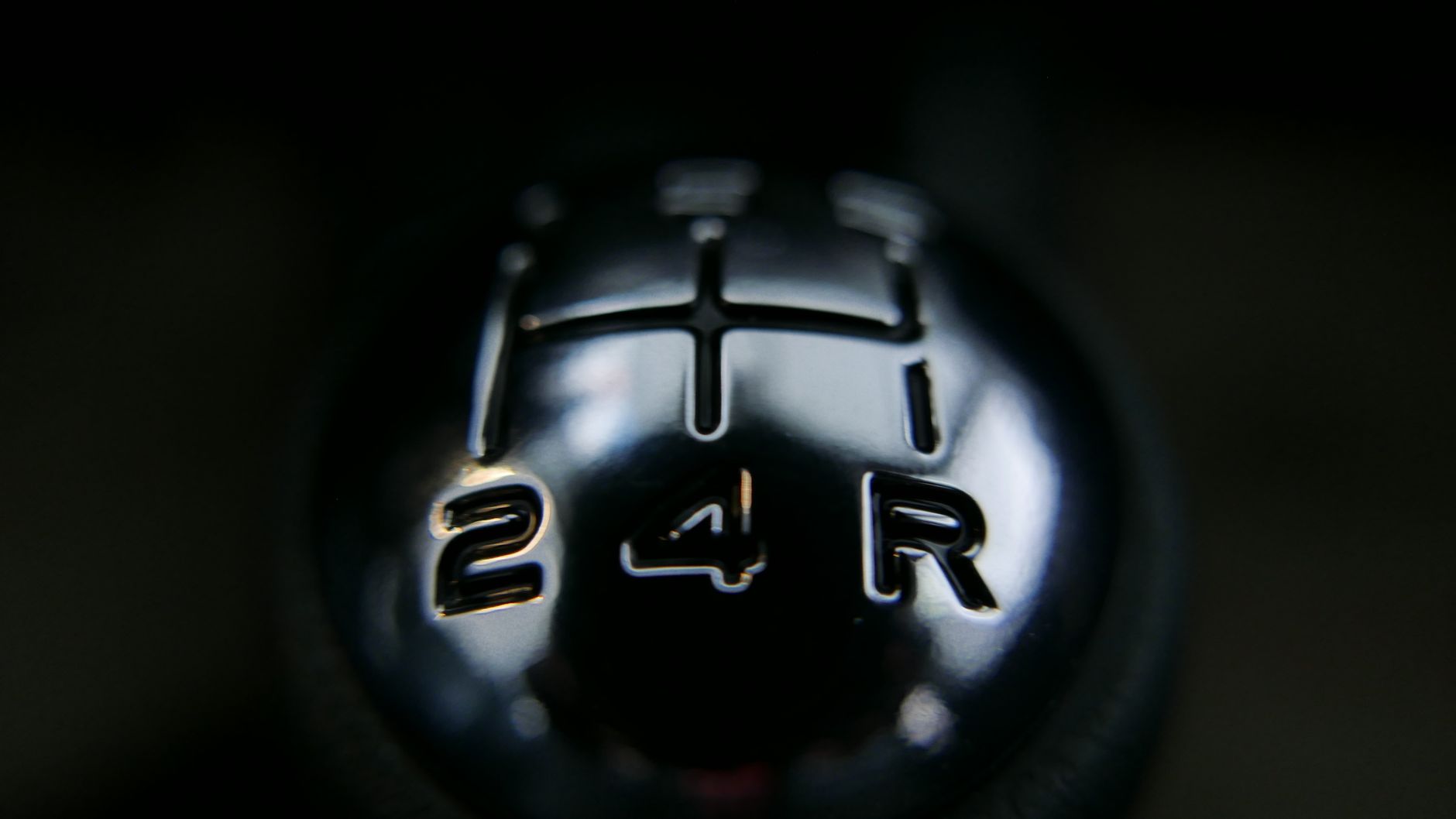 Boîte manuelle, embrayage céramique et absence d'électronique : pourquoi la Carrera GT est difficile à maîtriser