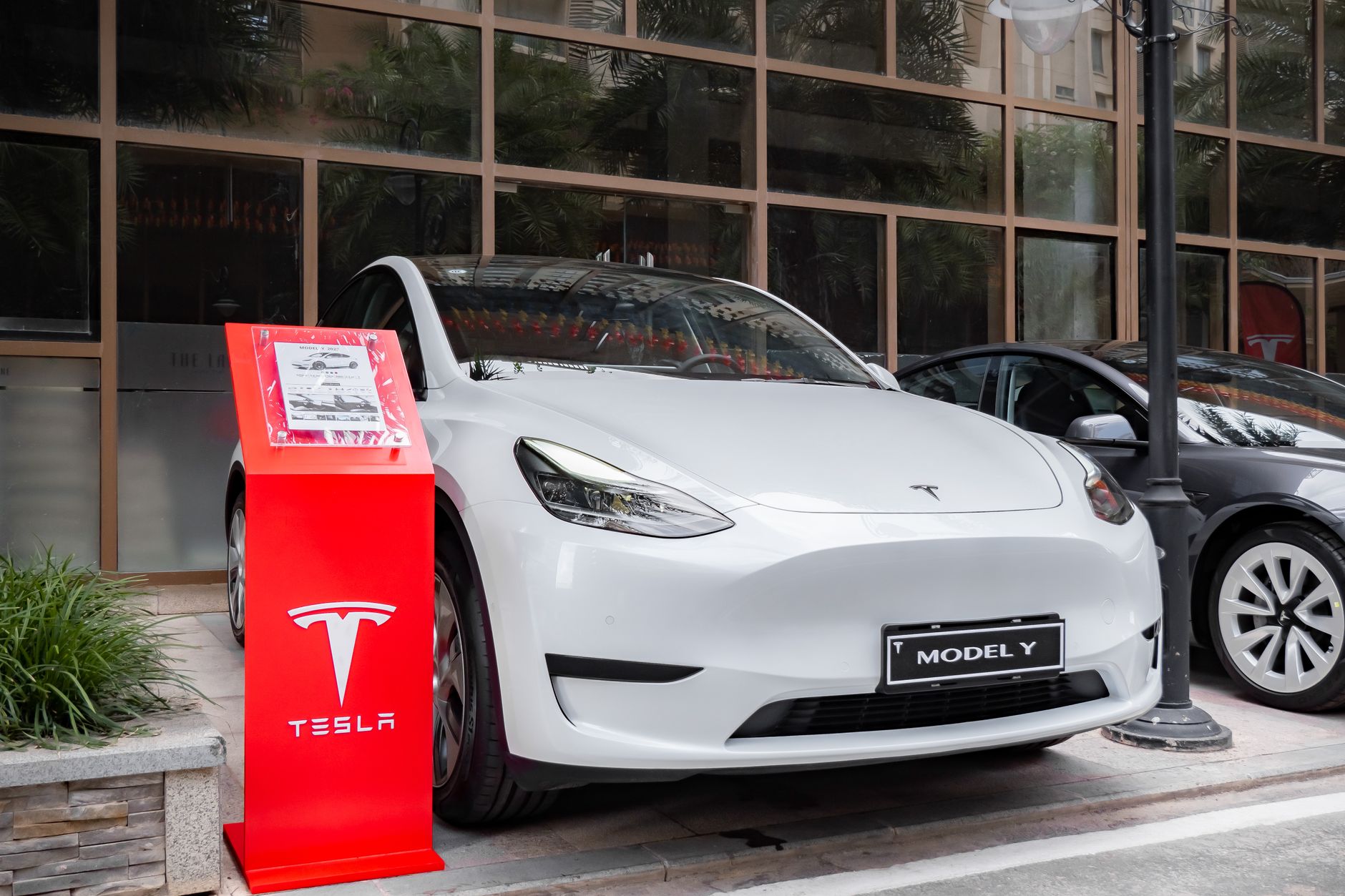 Pourquoi Tesla a abandonné l'idée d'une voiture électrique à architecture propre