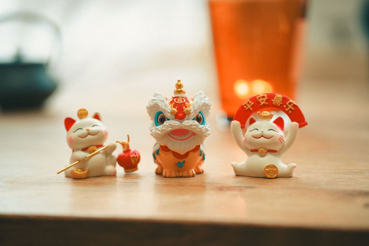 Le chat porte-bonheur est-il vraiment chinois ou japonais ?