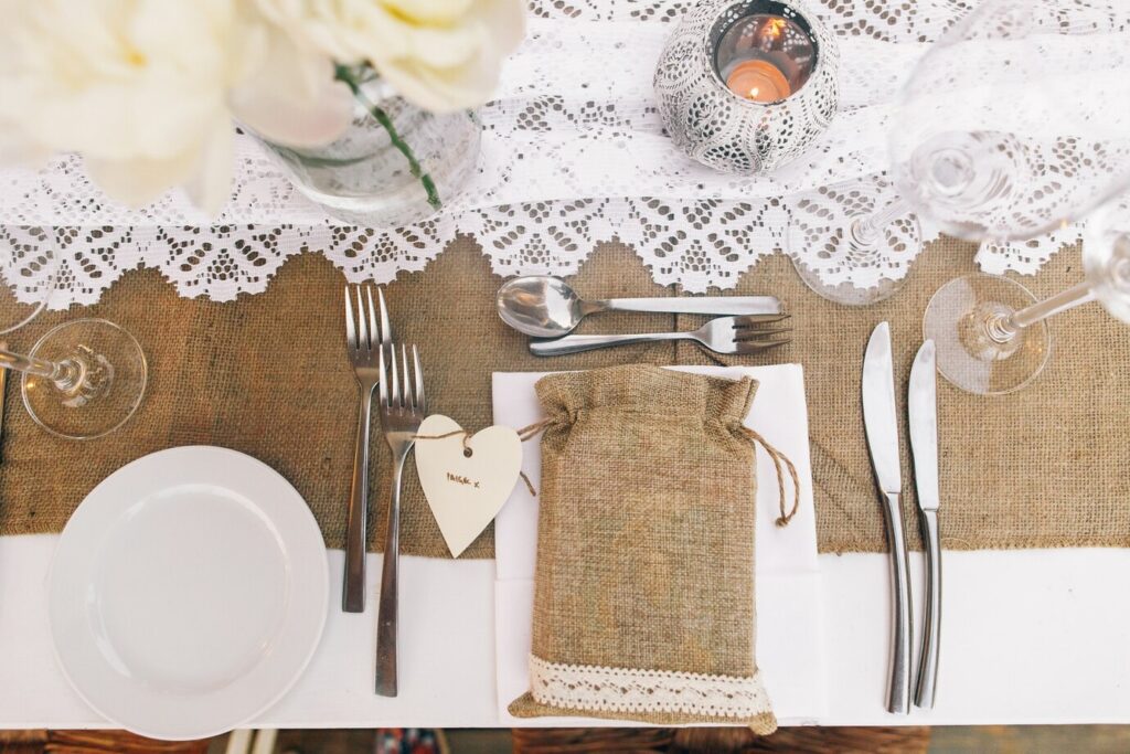 décoration table mariage en jute