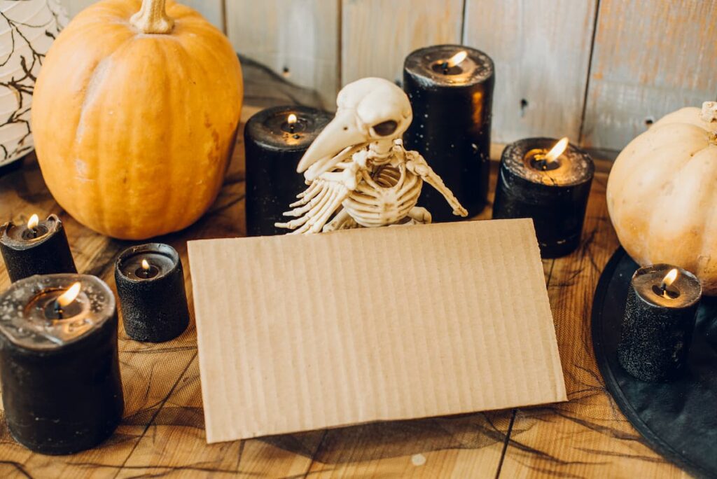 DIY Halloween en toile de jute : 33 idées créatives pour sacs à bonbons, citrouilles et bannières