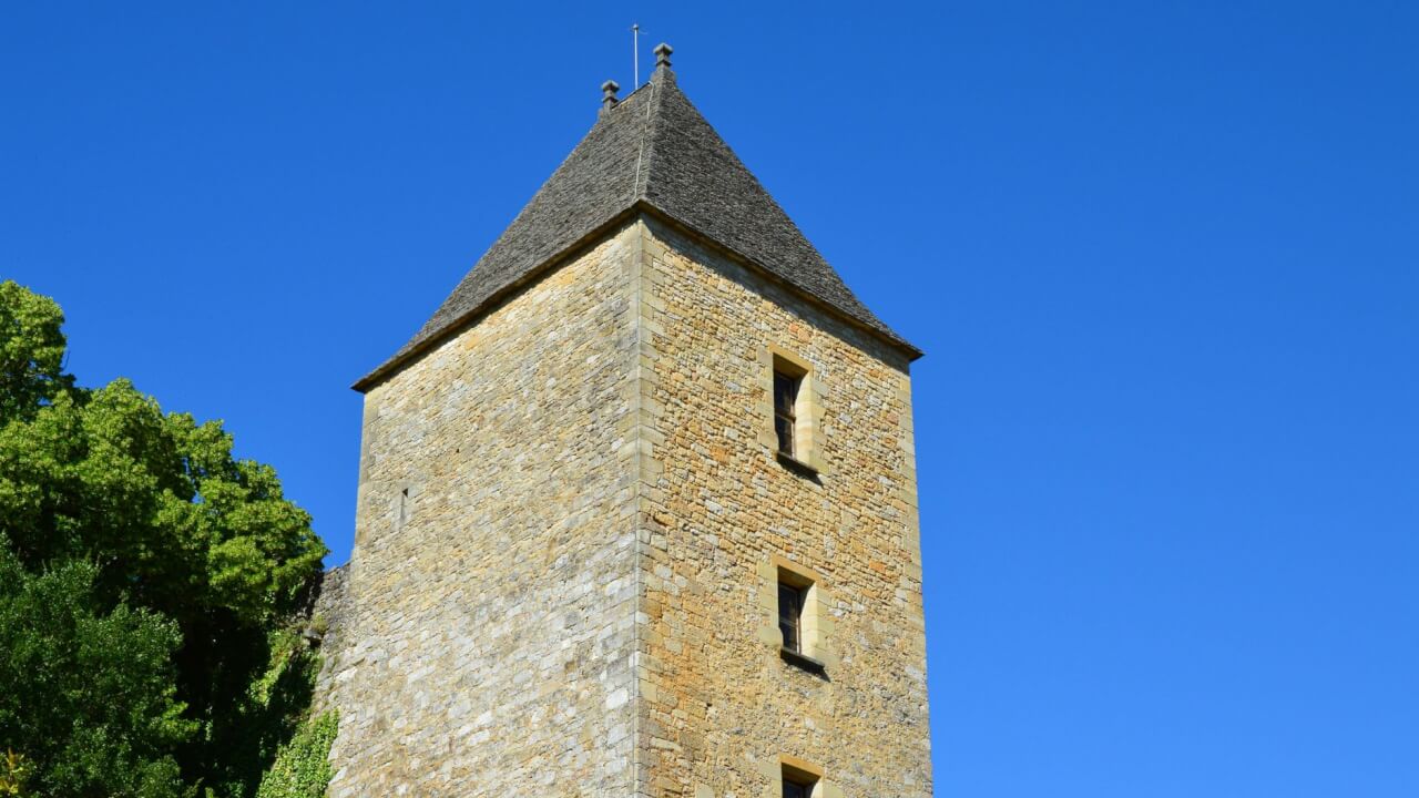 Architecture de la tour : pourquoi elle mesure exactement 60,7 mètres